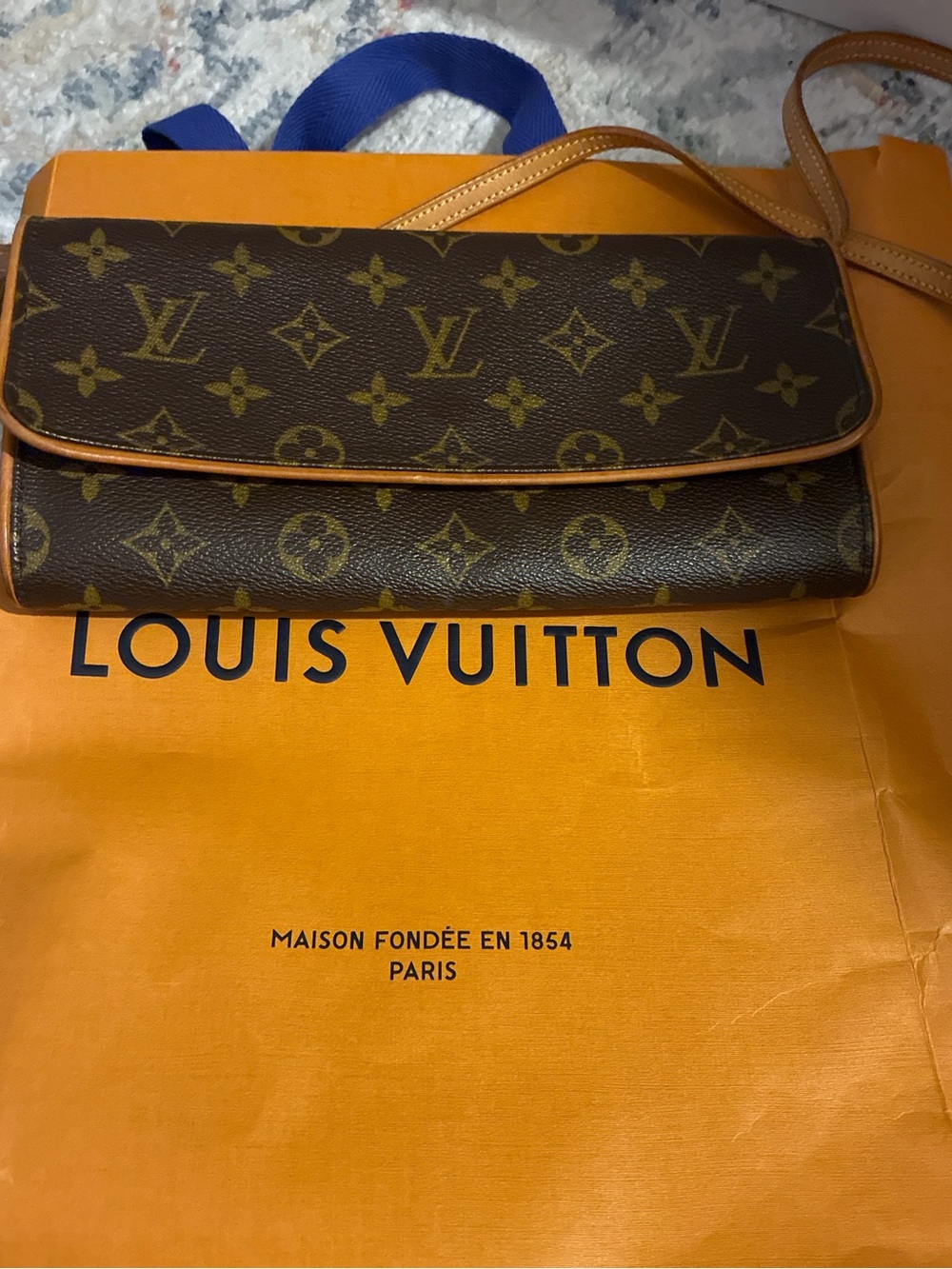 twin pochette bag in great condition.